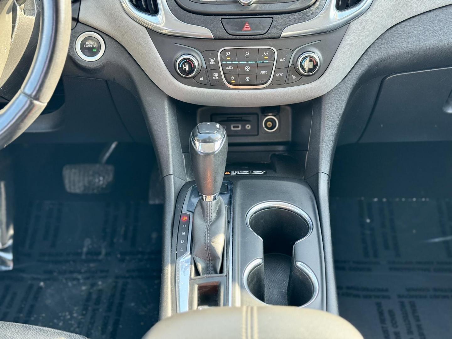 2019 GREEN Chevrolet Equinox Premier 1.5 AWD (3GNAXXEVXKS) with an 1.5L L4 DIR DOHC 16V TURBO engine, 6A transmission, located at 7600 S Western Ave., Chicago, IL, 60620, (773) 918-3980, 0.000000, 0.000000 - Photo#10