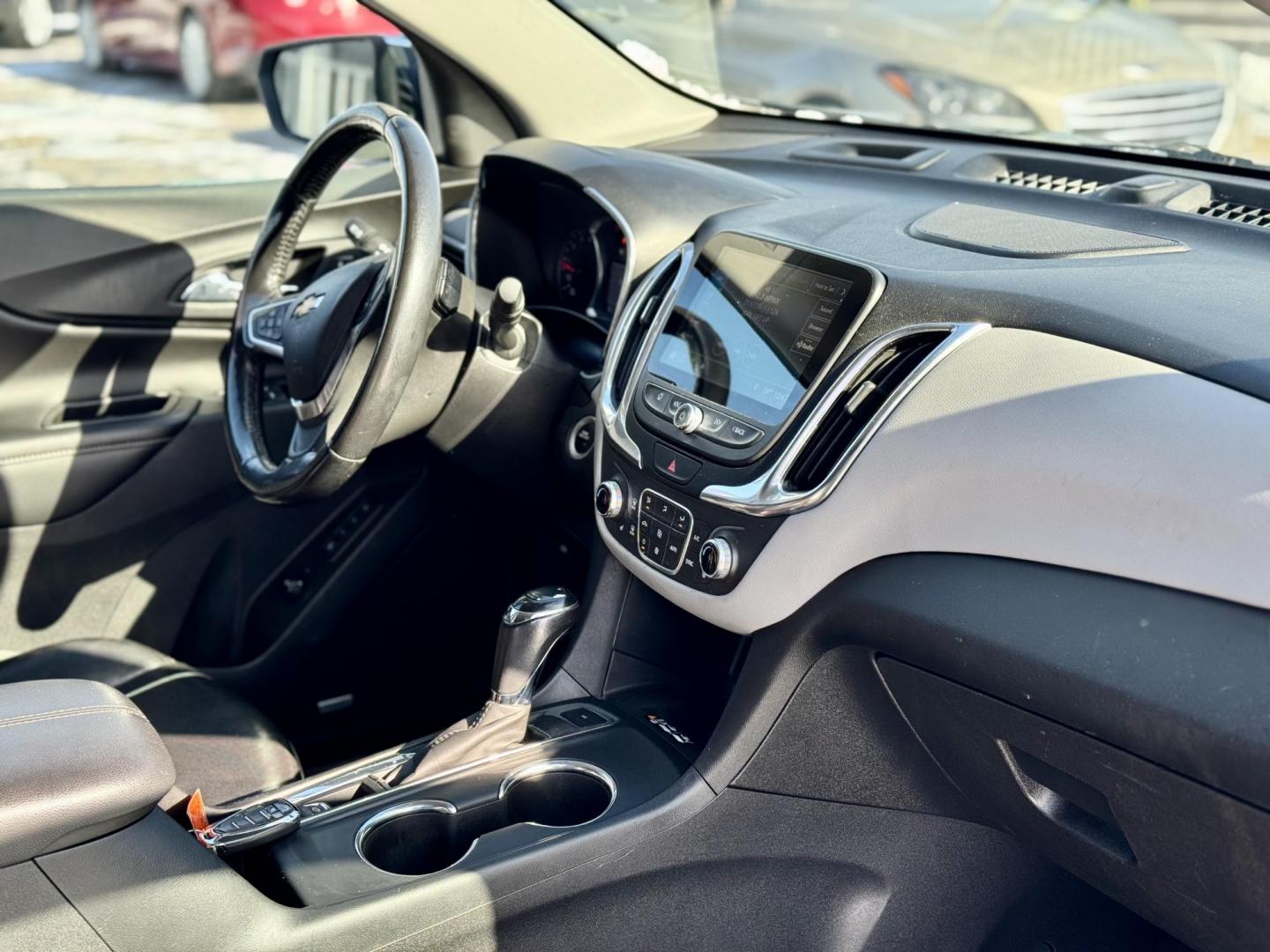 2019 GREEN Chevrolet Equinox Premier 1.5 AWD (3GNAXXEVXKS) with an 1.5L L4 DIR DOHC 16V TURBO engine, 6A transmission, located at 7600 S Western Ave., Chicago, IL, 60620, (773) 918-3980, 0.000000, 0.000000 - Photo#11