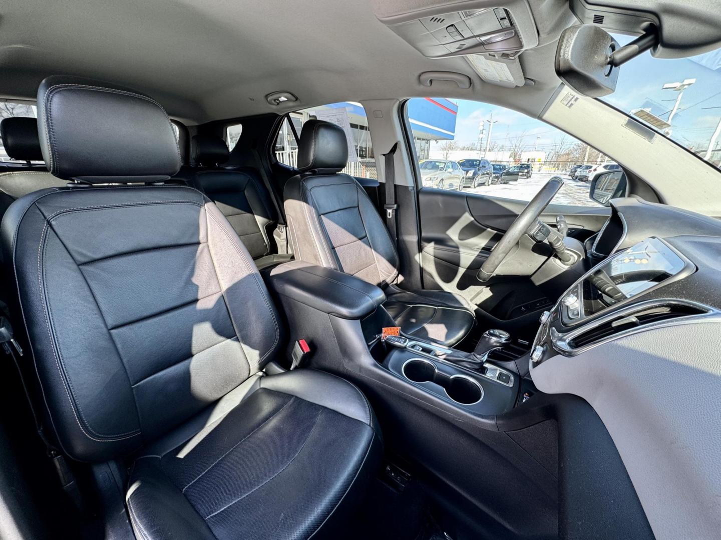 2019 GREEN Chevrolet Equinox Premier 1.5 AWD (3GNAXXEVXKS) with an 1.5L L4 DIR DOHC 16V TURBO engine, 6A transmission, located at 7600 S Western Ave., Chicago, IL, 60620, (773) 918-3980, 0.000000, 0.000000 - Photo#12
