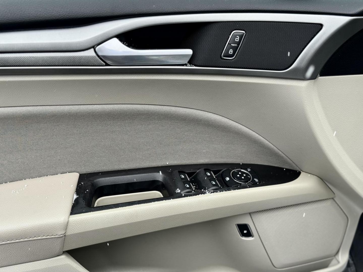 2020 SILVER Ford Fusion Hybrid SE (3FA6P0LUXLR) with an 2.0L L4 DOHC 16V HYBRID engine, CVT transmission, located at 7600 S Western Ave., Chicago, IL, 60620, (773) 918-3980, 0.000000, 0.000000 - Photo#6