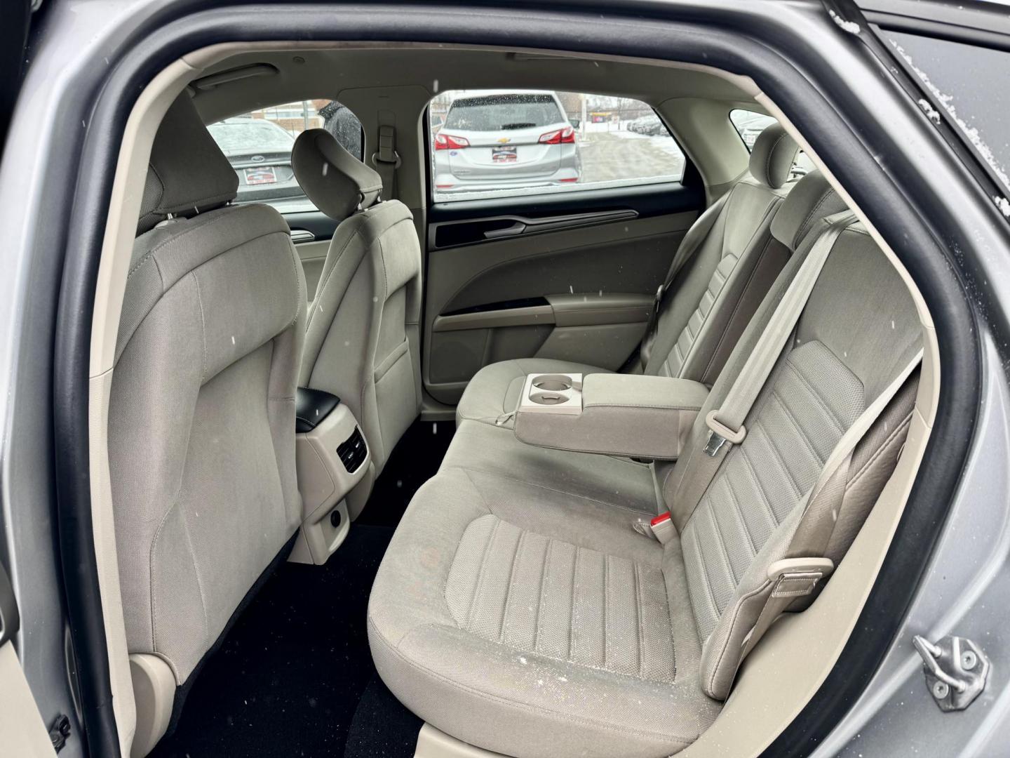 2020 SILVER Ford Fusion Hybrid SE (3FA6P0LUXLR) with an 2.0L L4 DOHC 16V HYBRID engine, CVT transmission, located at 7600 S Western Ave., Chicago, IL, 60620, (773) 918-3980, 0.000000, 0.000000 - Photo#8