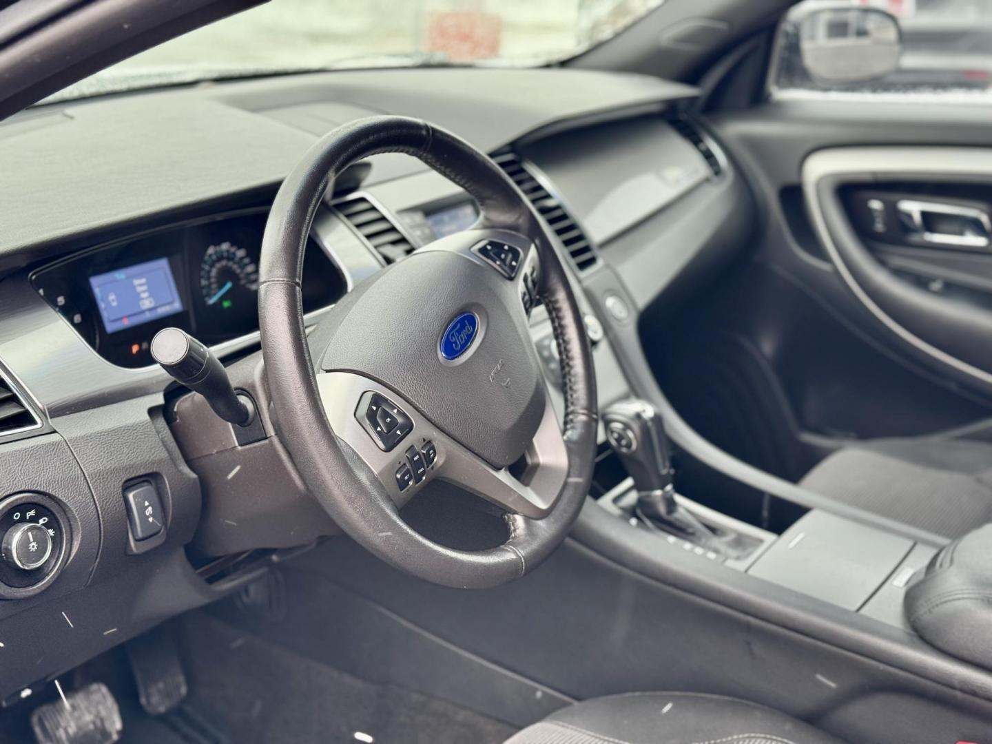 2016 GRAY Ford Taurus SEL FWD (1FAHP2E84GG) with an 3.5L V6 DOHC 24V engine, 6A transmission, located at 7600 S Western Ave., Chicago, IL, 60620, (773) 918-3980, 0.000000, 0.000000 - Photo#4