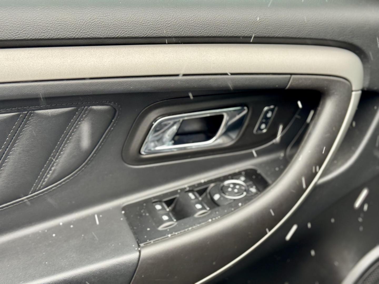 2016 GRAY Ford Taurus SEL FWD (1FAHP2E84GG) with an 3.5L V6 DOHC 24V engine, 6A transmission, located at 7600 S Western Ave., Chicago, IL, 60620, (773) 918-3980, 0.000000, 0.000000 - Photo#5