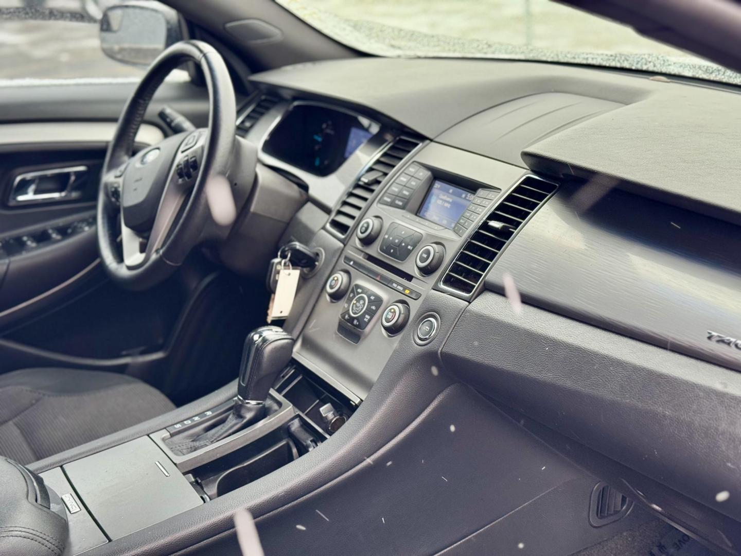 2016 GRAY Ford Taurus SEL FWD (1FAHP2E84GG) with an 3.5L V6 DOHC 24V engine, 6A transmission, located at 7600 S Western Ave., Chicago, IL, 60620, (773) 918-3980, 0.000000, 0.000000 - Photo#9