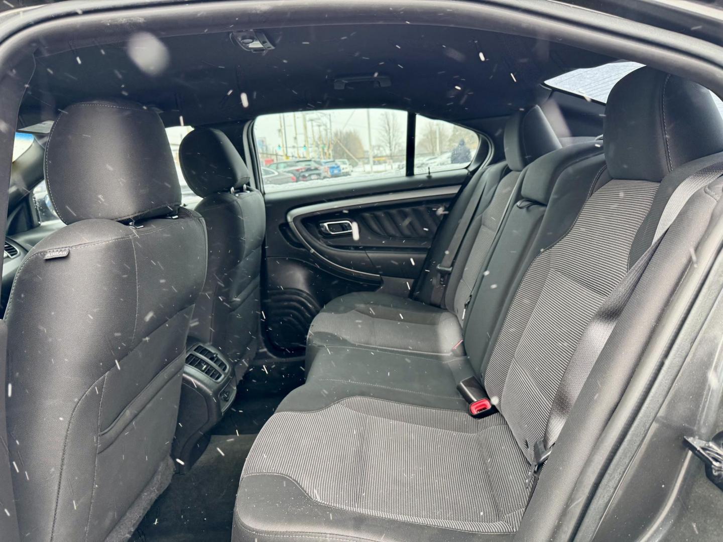 2016 GRAY Ford Taurus SEL FWD (1FAHP2E84GG) with an 3.5L V6 DOHC 24V engine, 6A transmission, located at 7600 S Western Ave., Chicago, IL, 60620, (773) 918-3980, 0.000000, 0.000000 - Photo#7