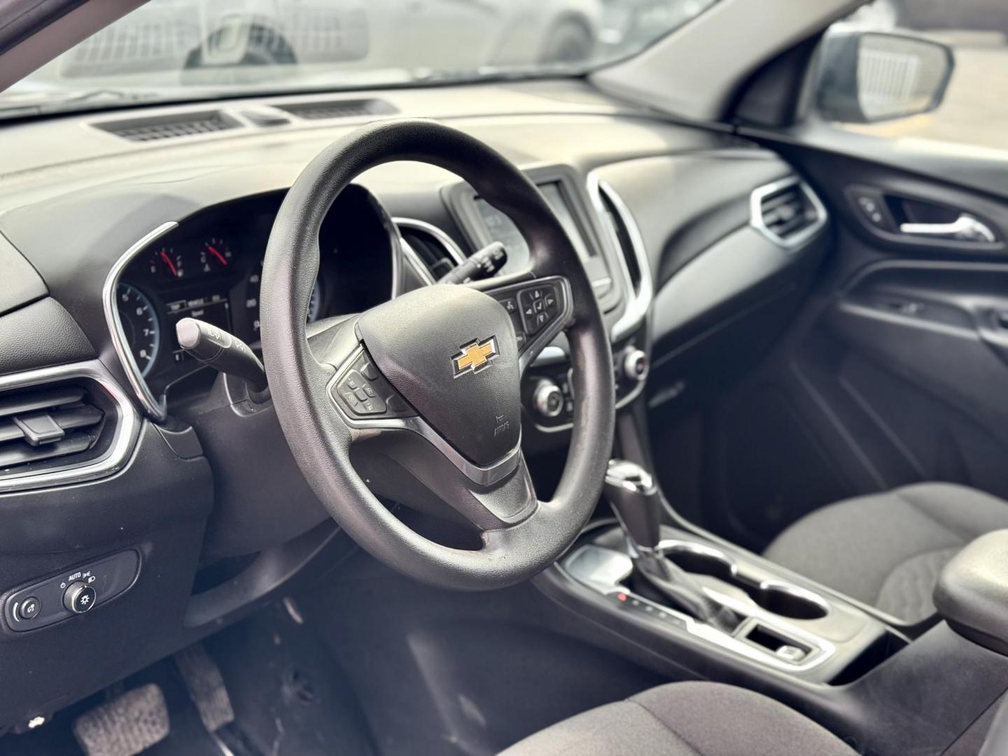 2018 GREEN Chevrolet Equinox LT 2WD (2GNAXJEV6J6) with an 1.5L L4 DIR DOHC 16V TURBO engine, 6A transmission, located at 7600 S Western Ave., Chicago, IL, 60620, (773) 918-3980, 0.000000, 0.000000 - Photo#5