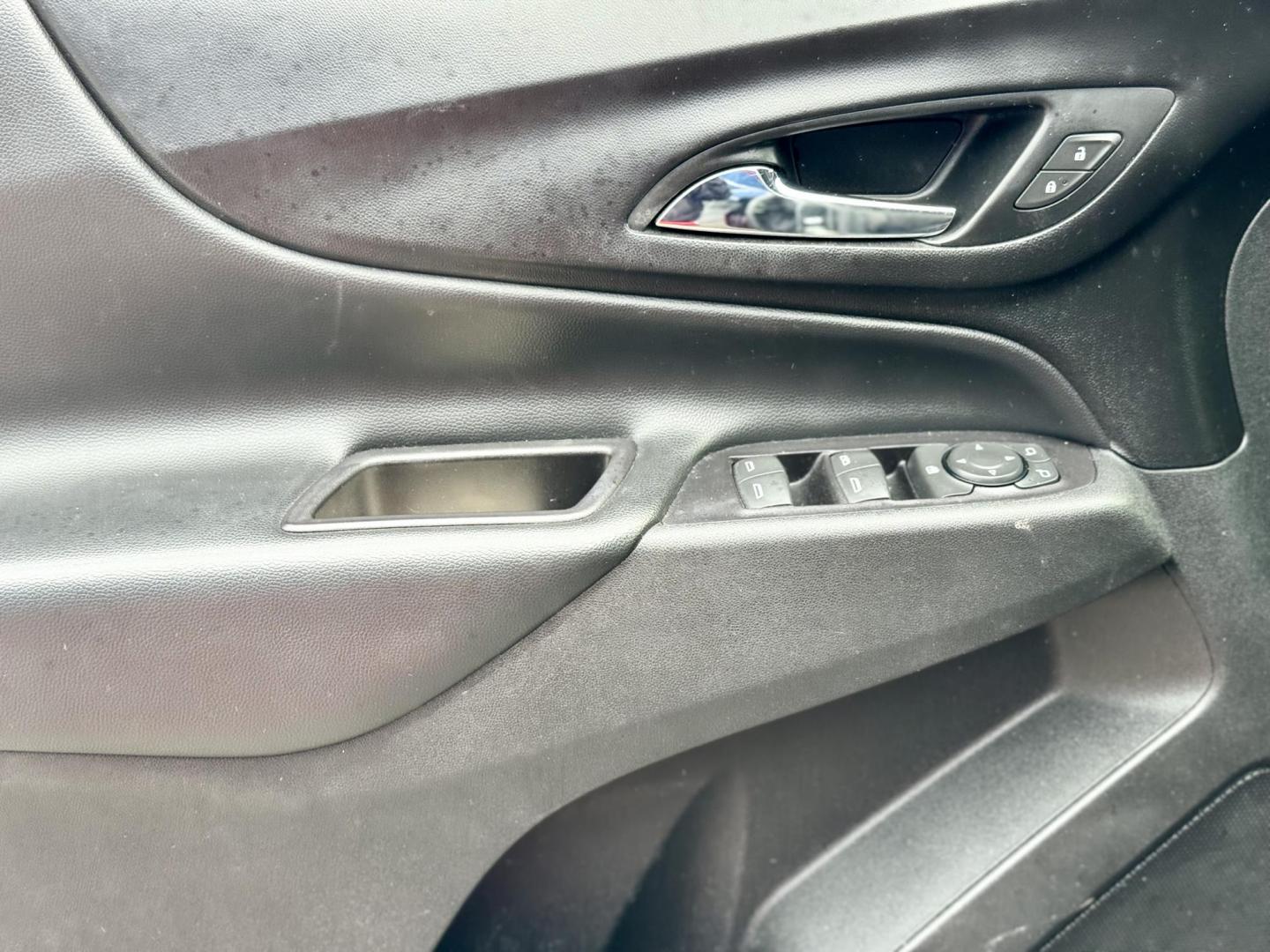 2018 GREEN Chevrolet Equinox LT 2WD (2GNAXJEV6J6) with an 1.5L L4 DIR DOHC 16V TURBO engine, 6A transmission, located at 7600 S Western Ave., Chicago, IL, 60620, (773) 918-3980, 0.000000, 0.000000 - Photo#6