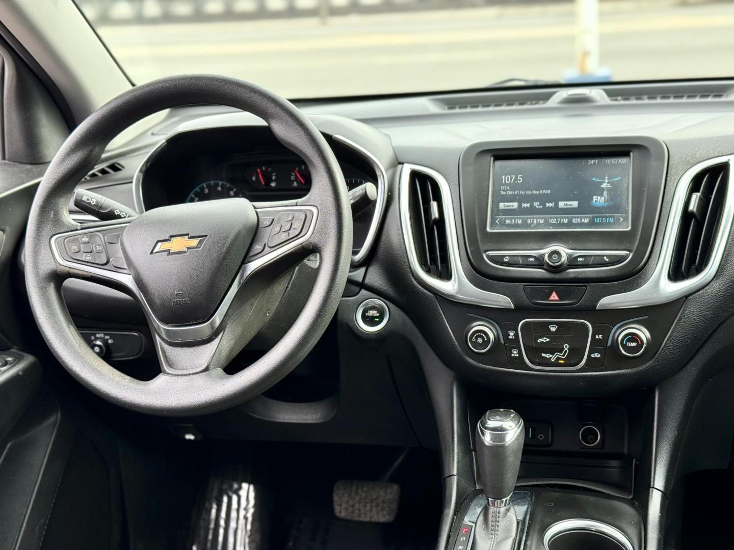 2018 GREEN Chevrolet Equinox LT 2WD (2GNAXJEV6J6) with an 1.5L L4 DIR DOHC 16V TURBO engine, 6A transmission, located at 7600 S Western Ave., Chicago, IL, 60620, (773) 918-3980, 0.000000, 0.000000 - Photo#9