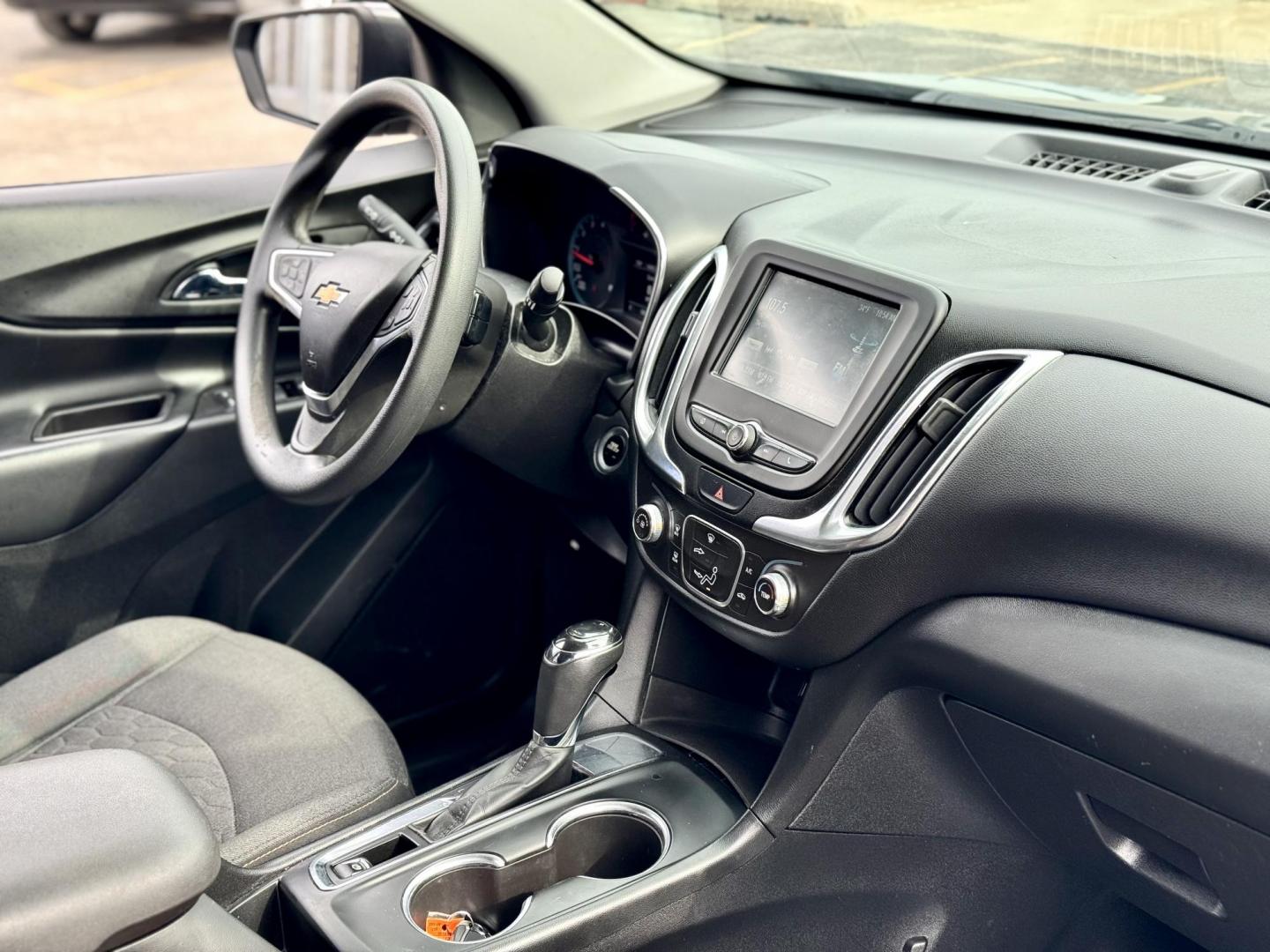 2018 GREEN Chevrolet Equinox LT 2WD (2GNAXJEV6J6) with an 1.5L L4 DIR DOHC 16V TURBO engine, 6A transmission, located at 7600 S Western Ave., Chicago, IL, 60620, (773) 918-3980, 0.000000, 0.000000 - Photo#10