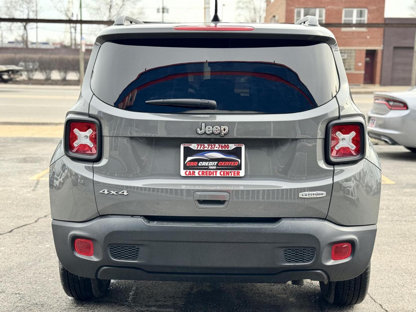 2019 GRAY Jeep Renegade Latitude 4WD (ZACNJBBB1KP) with an 2.4L L4 DOHC 16V engine, 9A transmission, located at 7600 S Western Ave., Chicago, IL, 60620, (773) 918-3980, 0.000000, 0.000000 - Photo#3