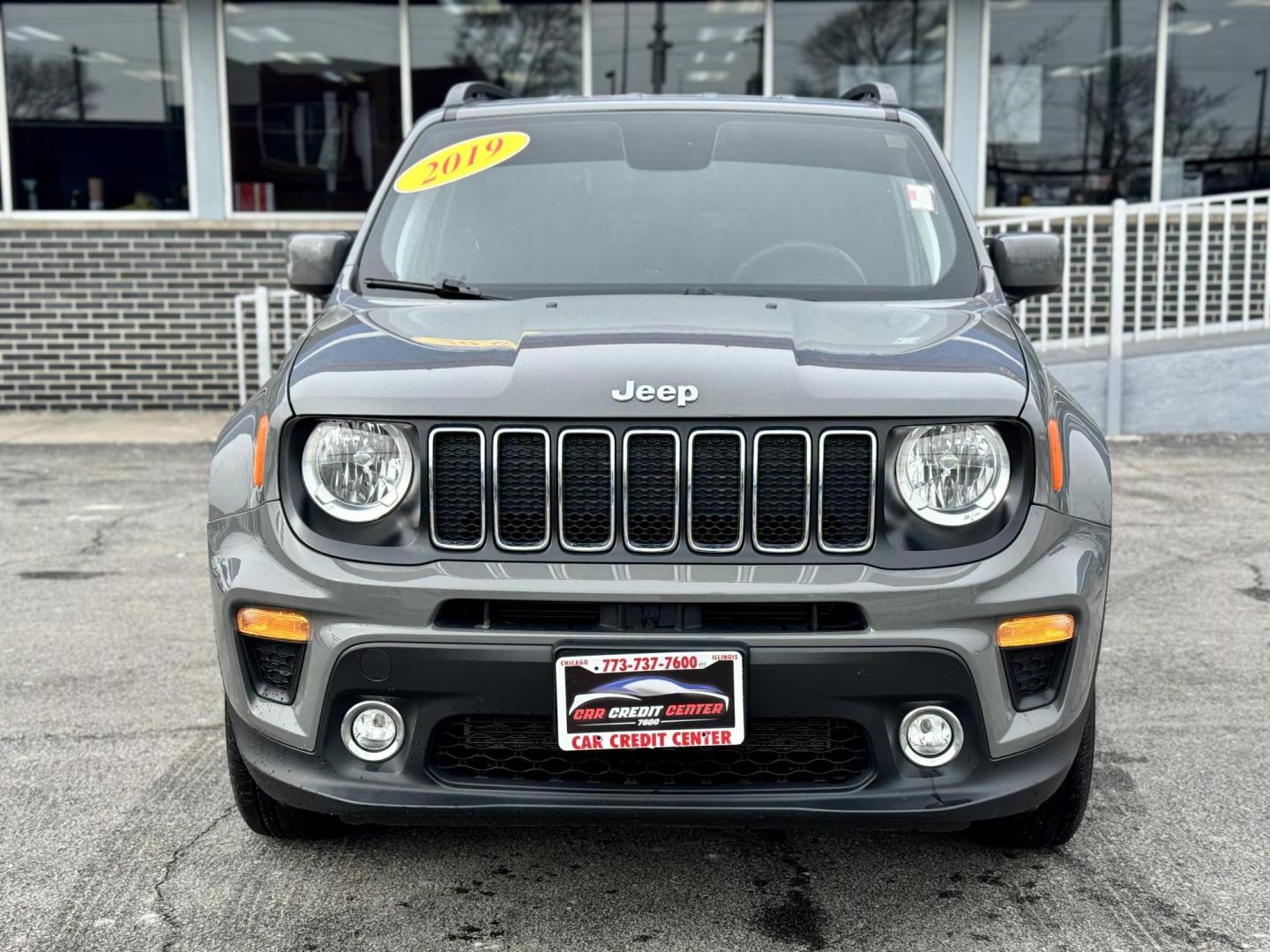 2019 GRAY Jeep Renegade Latitude 4WD (ZACNJBBB1KP) with an 2.4L L4 DOHC 16V engine, 9A transmission, located at 7600 S Western Ave., Chicago, IL, 60620, (773) 918-3980, 0.000000, 0.000000 - Photo#1