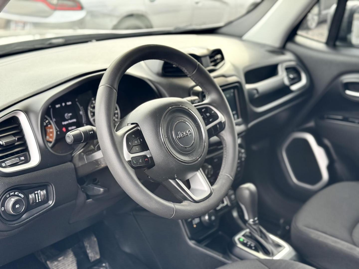 2019 GRAY Jeep Renegade Latitude 4WD (ZACNJBBB1KP) with an 2.4L L4 DOHC 16V engine, 9A transmission, located at 7600 S Western Ave., Chicago, IL, 60620, (773) 918-3980, 0.000000, 0.000000 - Photo#5