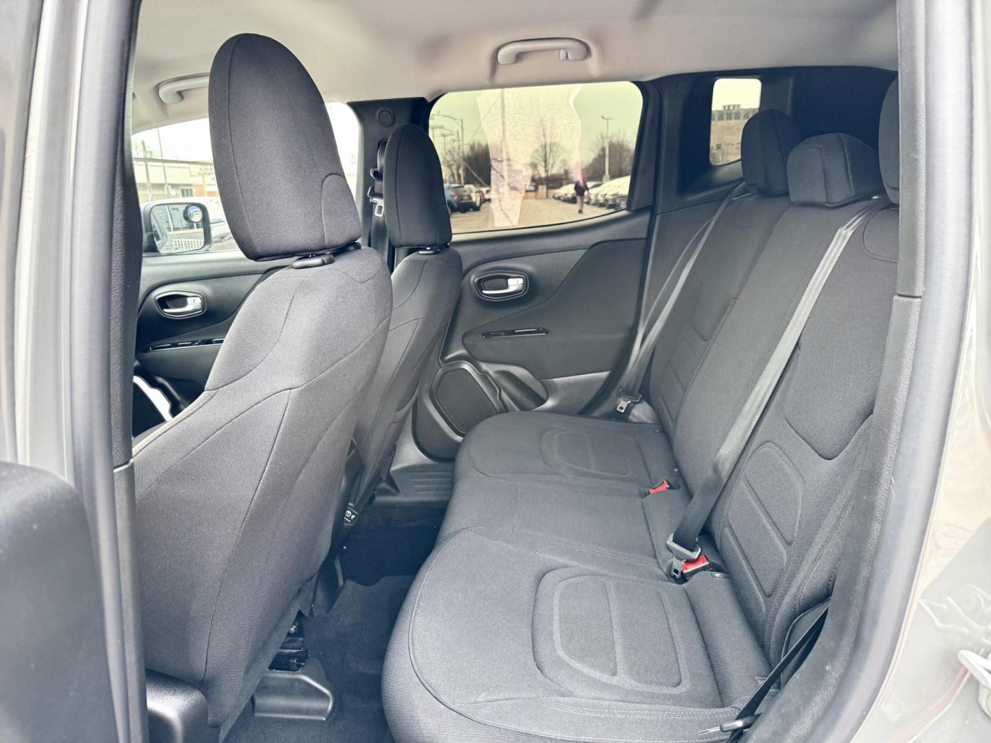2019 GRAY Jeep Renegade Latitude 4WD (ZACNJBBB1KP) with an 2.4L L4 DOHC 16V engine, 9A transmission, located at 7600 S Western Ave., Chicago, IL, 60620, (773) 918-3980, 0.000000, 0.000000 - Photo#8