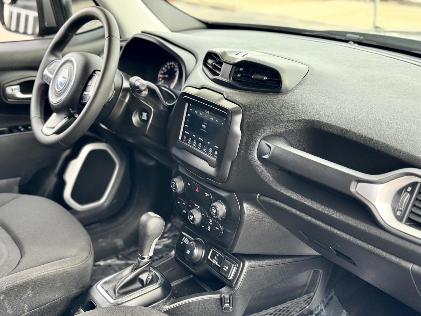 2019 GRAY Jeep Renegade Latitude 4WD (ZACNJBBB1KP) with an 2.4L L4 DOHC 16V engine, 9A transmission, located at 7600 S Western Ave., Chicago, IL, 60620, (773) 918-3980, 0.000000, 0.000000 - Photo#10