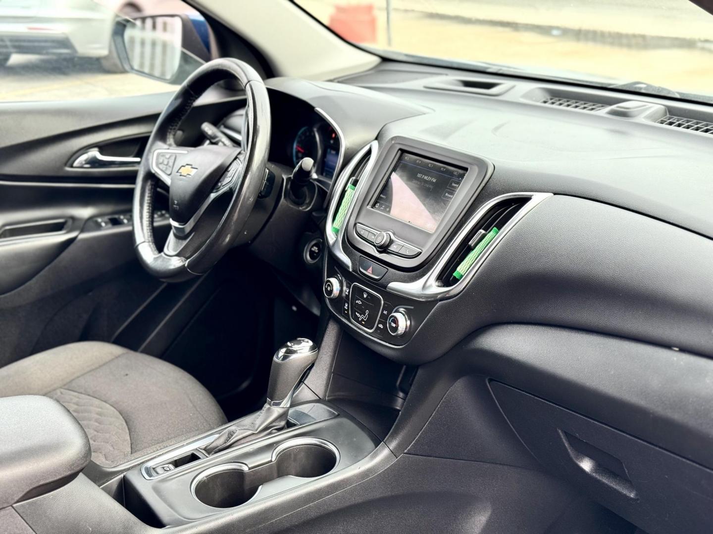 2019 BLUE Chevrolet Equinox LT 2WD (3GNAXJEV5KL) with an 1.5L L4 DIR DOHC 16V TURBO engine, 6A transmission, located at 7600 S Western Ave., Chicago, IL, 60620, (773) 918-3980, 0.000000, 0.000000 - Photo#10