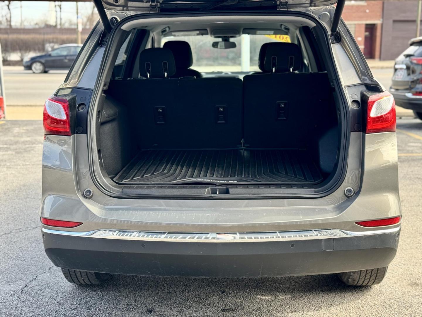 2019 GOLD Chevrolet Equinox LT 2WD (3GNAXKEV8KS) with an 1.5L L4 DIR DOHC 16V TURBO engine, 6A transmission, located at 7600 S Western Ave., Chicago, IL, 60620, (773) 918-3980, 0.000000, 0.000000 - Photo#4