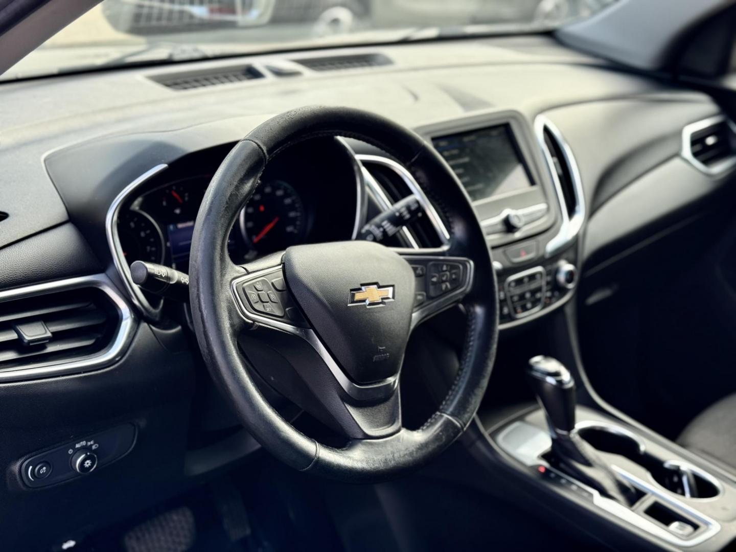 2019 GOLD Chevrolet Equinox LT 2WD (3GNAXKEV8KS) with an 1.5L L4 DIR DOHC 16V TURBO engine, 6A transmission, located at 7600 S Western Ave., Chicago, IL, 60620, (773) 918-3980, 0.000000, 0.000000 - Photo#5