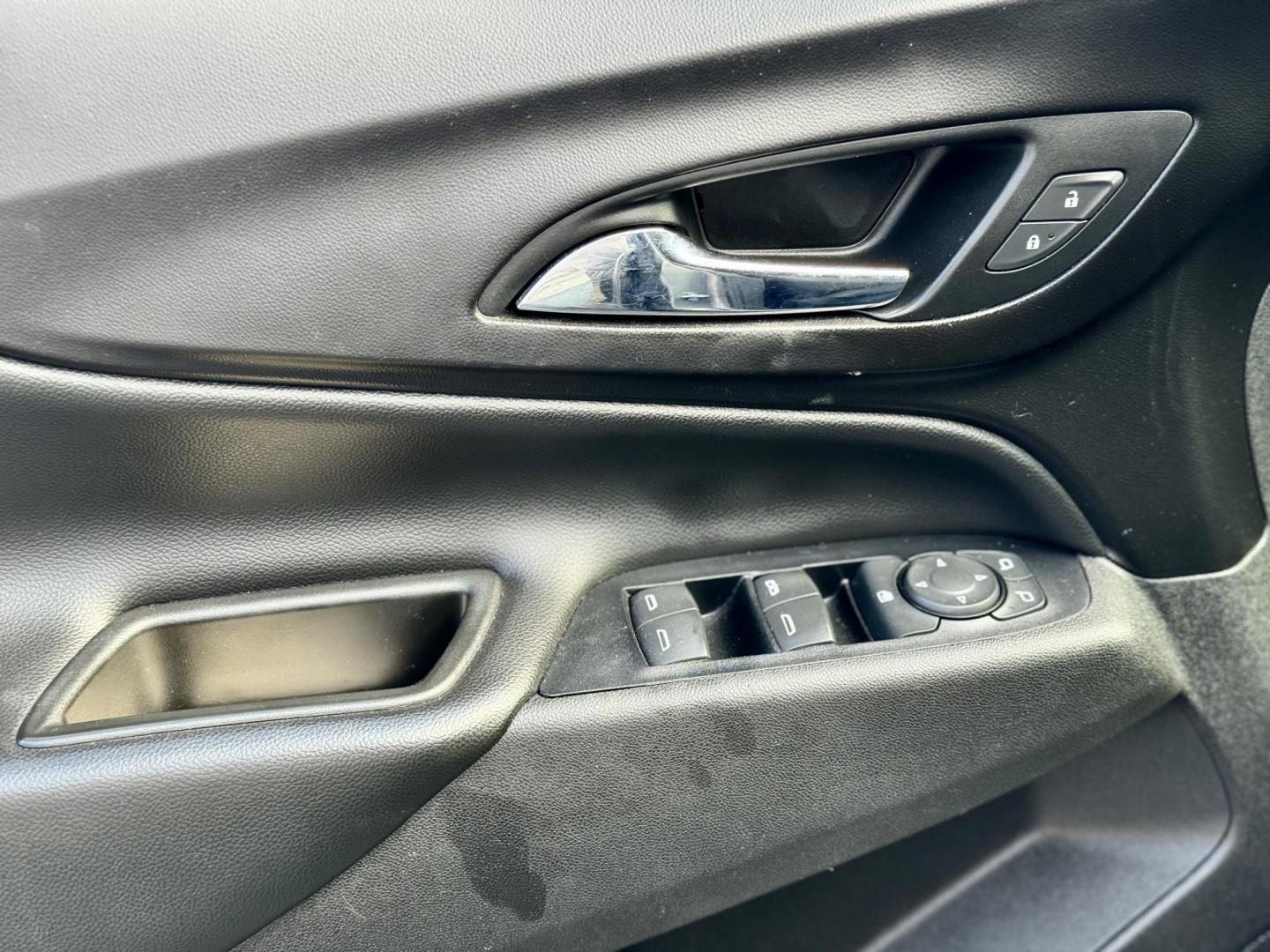 2019 GOLD Chevrolet Equinox LT 2WD (3GNAXKEV8KS) with an 1.5L L4 DIR DOHC 16V TURBO engine, 6A transmission, located at 7600 S Western Ave., Chicago, IL, 60620, (773) 918-3980, 0.000000, 0.000000 - Photo#6