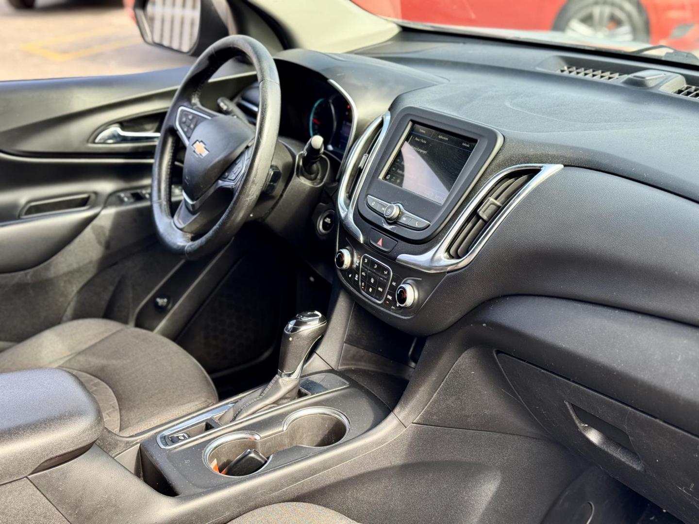 2019 GOLD Chevrolet Equinox LT 2WD (3GNAXKEV8KS) with an 1.5L L4 DIR DOHC 16V TURBO engine, 6A transmission, located at 7600 S Western Ave., Chicago, IL, 60620, (773) 918-3980, 0.000000, 0.000000 - Photo#10