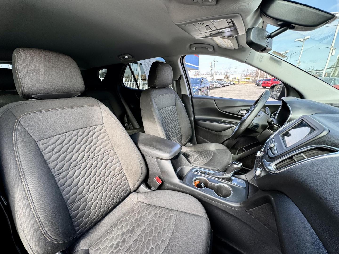 2019 GOLD Chevrolet Equinox LT 2WD (3GNAXKEV8KS) with an 1.5L L4 DIR DOHC 16V TURBO engine, 6A transmission, located at 7600 S Western Ave., Chicago, IL, 60620, (773) 918-3980, 0.000000, 0.000000 - Photo#11