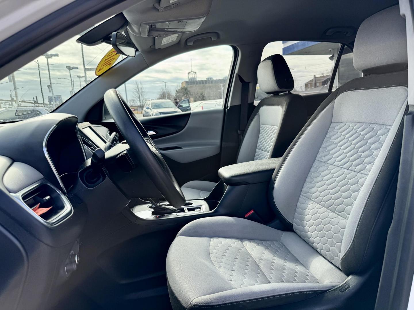 2018 WHITE Chevrolet Equinox LT 2WD (2GNAXJEV4J6) with an 1.5L L4 DIR DOHC 16V TURBO engine, 6A transmission, located at 7600 S Western Ave., Chicago, IL, 60620, (773) 918-3980, 0.000000, 0.000000 - Photo#7