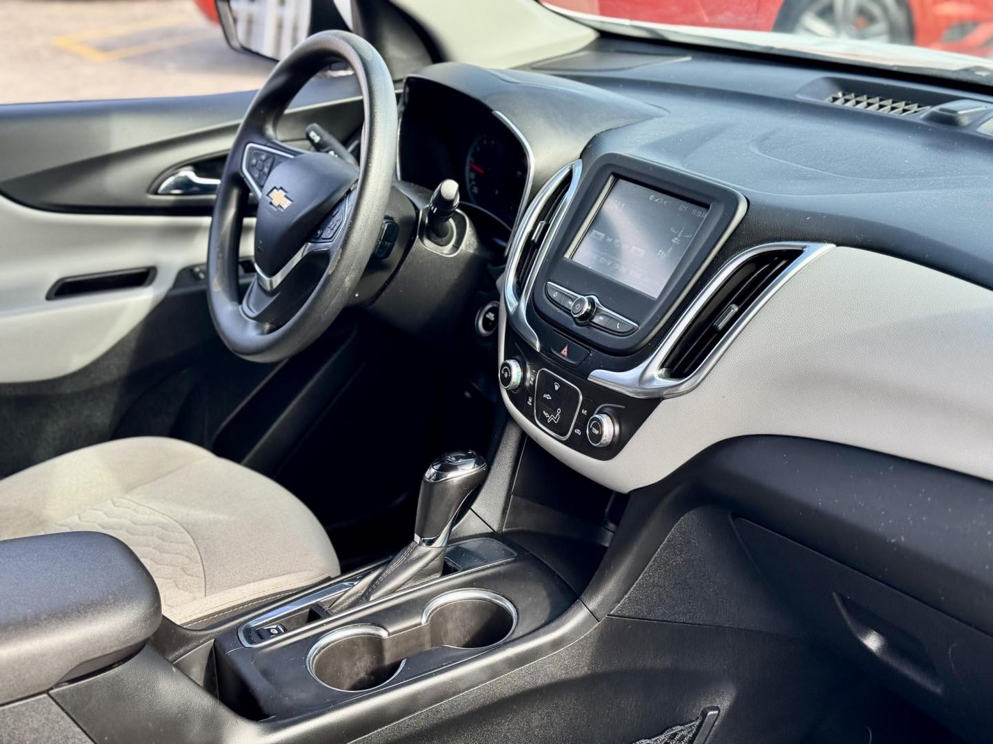 2018 WHITE Chevrolet Equinox LT 2WD (2GNAXJEV4J6) with an 1.5L L4 DIR DOHC 16V TURBO engine, 6A transmission, located at 7600 S Western Ave., Chicago, IL, 60620, (773) 918-3980, 0.000000, 0.000000 - Photo#10