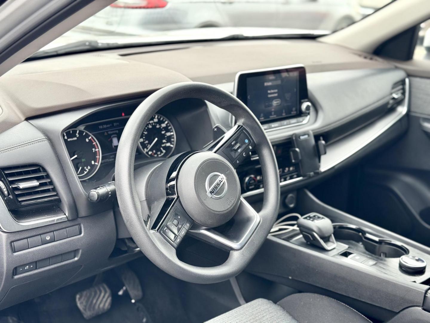 2021 SILVER Nissan Rogue SV AWD (JN8AT3BB5MW) with an 2.5L L4 DOHC 16V engine, CVT transmission, located at 7600 S Western Ave., Chicago, IL, 60620, (773) 918-3980, 0.000000, 0.000000 - Photo#5