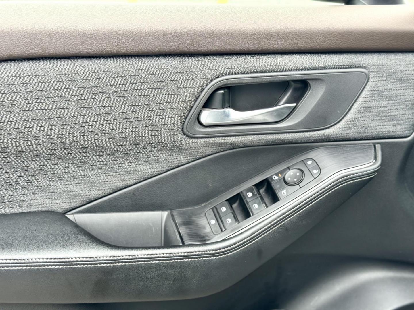 2021 SILVER Nissan Rogue SV AWD (JN8AT3BB5MW) with an 2.5L L4 DOHC 16V engine, CVT transmission, located at 7600 S Western Ave., Chicago, IL, 60620, (773) 918-3980, 0.000000, 0.000000 - Photo#6