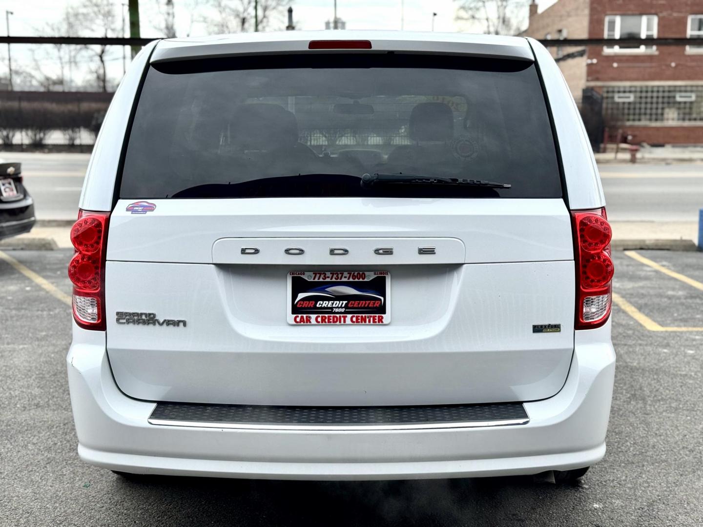 2016 WHITE Dodge Grand Caravan SE (2C4RDGBG3GR) with an 3.6L V6 DOHC 24V engine, 6A transmission, located at 7600 S Western Ave., Chicago, IL, 60620, (773) 918-3980, 0.000000, 0.000000 - Photo#3