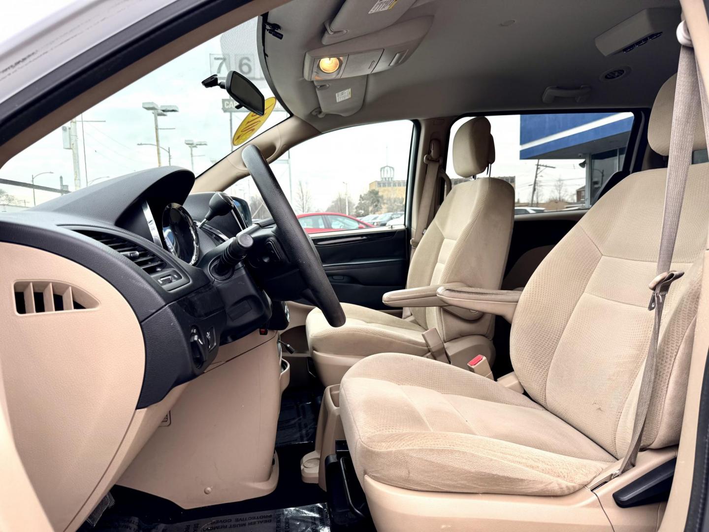 2016 WHITE Dodge Grand Caravan SE (2C4RDGBG3GR) with an 3.6L V6 DOHC 24V engine, 6A transmission, located at 7600 S Western Ave., Chicago, IL, 60620, (773) 918-3980, 0.000000, 0.000000 - Photo#7