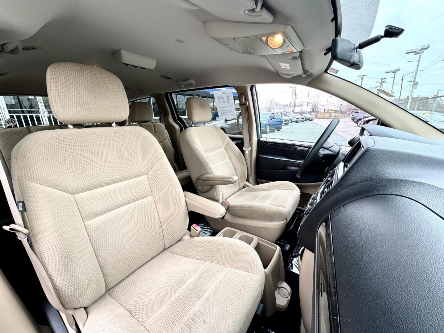 2016 WHITE Dodge Grand Caravan SE (2C4RDGBG3GR) with an 3.6L V6 DOHC 24V engine, 6A transmission, located at 7600 S Western Ave., Chicago, IL, 60620, (773) 918-3980, 0.000000, 0.000000 - Photo#12