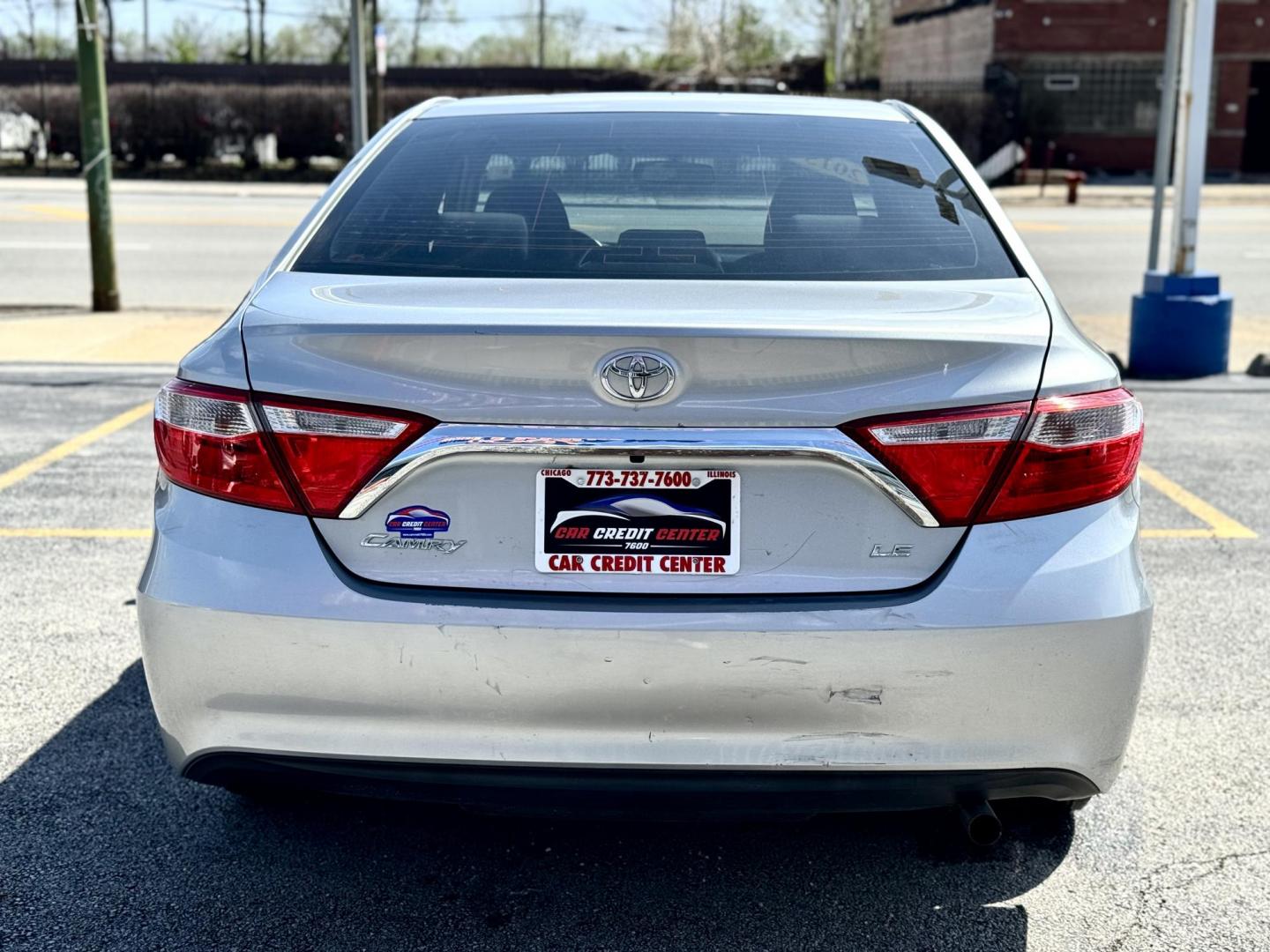 2015 SILVER Toyota Camry SE (4T1BF1FK4FU) with an 2.5L L4 DOHC 16V engine, 6-Speed Automatic transmission, located at 7600 S Western Ave., Chicago, IL, 60620, (773) 918-3980, 0.000000, 0.000000 - Photo#3