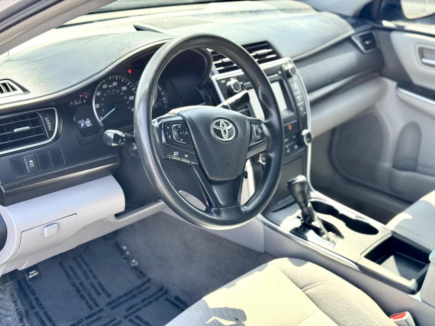 2015 SILVER Toyota Camry SE (4T1BF1FK4FU) with an 2.5L L4 DOHC 16V engine, 6-Speed Automatic transmission, located at 7600 S Western Ave., Chicago, IL, 60620, (773) 918-3980, 0.000000, 0.000000 - Photo#5