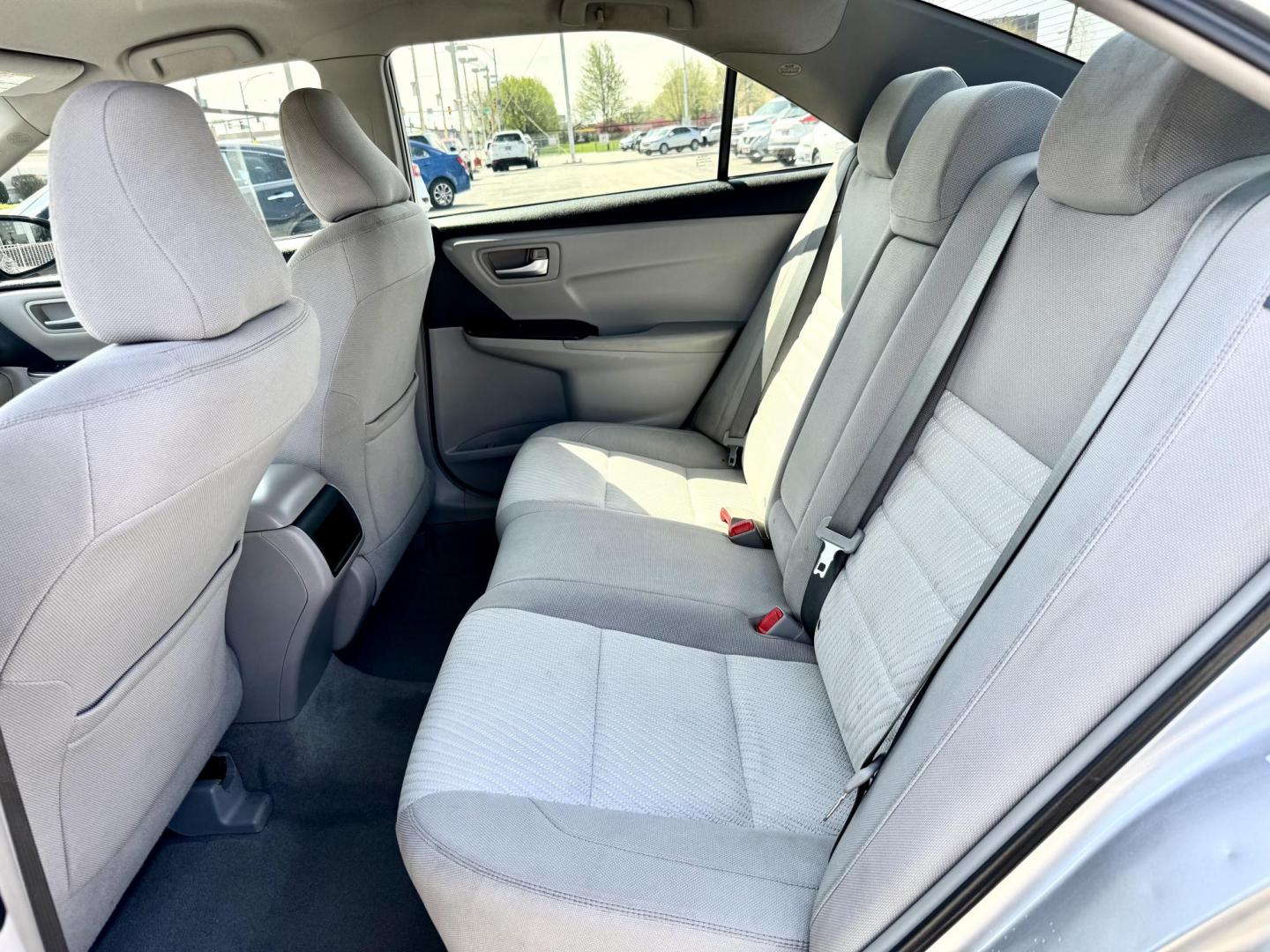 2015 SILVER Toyota Camry SE (4T1BF1FK4FU) with an 2.5L L4 DOHC 16V engine, 6-Speed Automatic transmission, located at 7600 S Western Ave., Chicago, IL, 60620, (773) 918-3980, 0.000000, 0.000000 - Photo#8