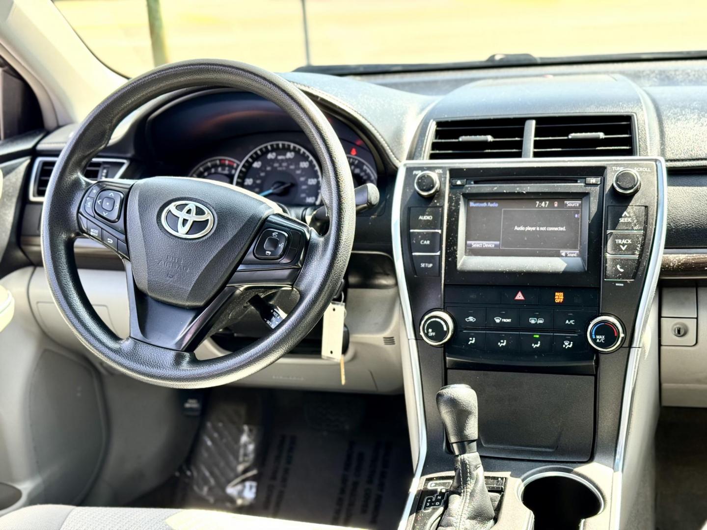 2015 SILVER Toyota Camry SE (4T1BF1FK4FU) with an 2.5L L4 DOHC 16V engine, 6-Speed Automatic transmission, located at 7600 S Western Ave., Chicago, IL, 60620, (773) 918-3980, 0.000000, 0.000000 - Photo#9