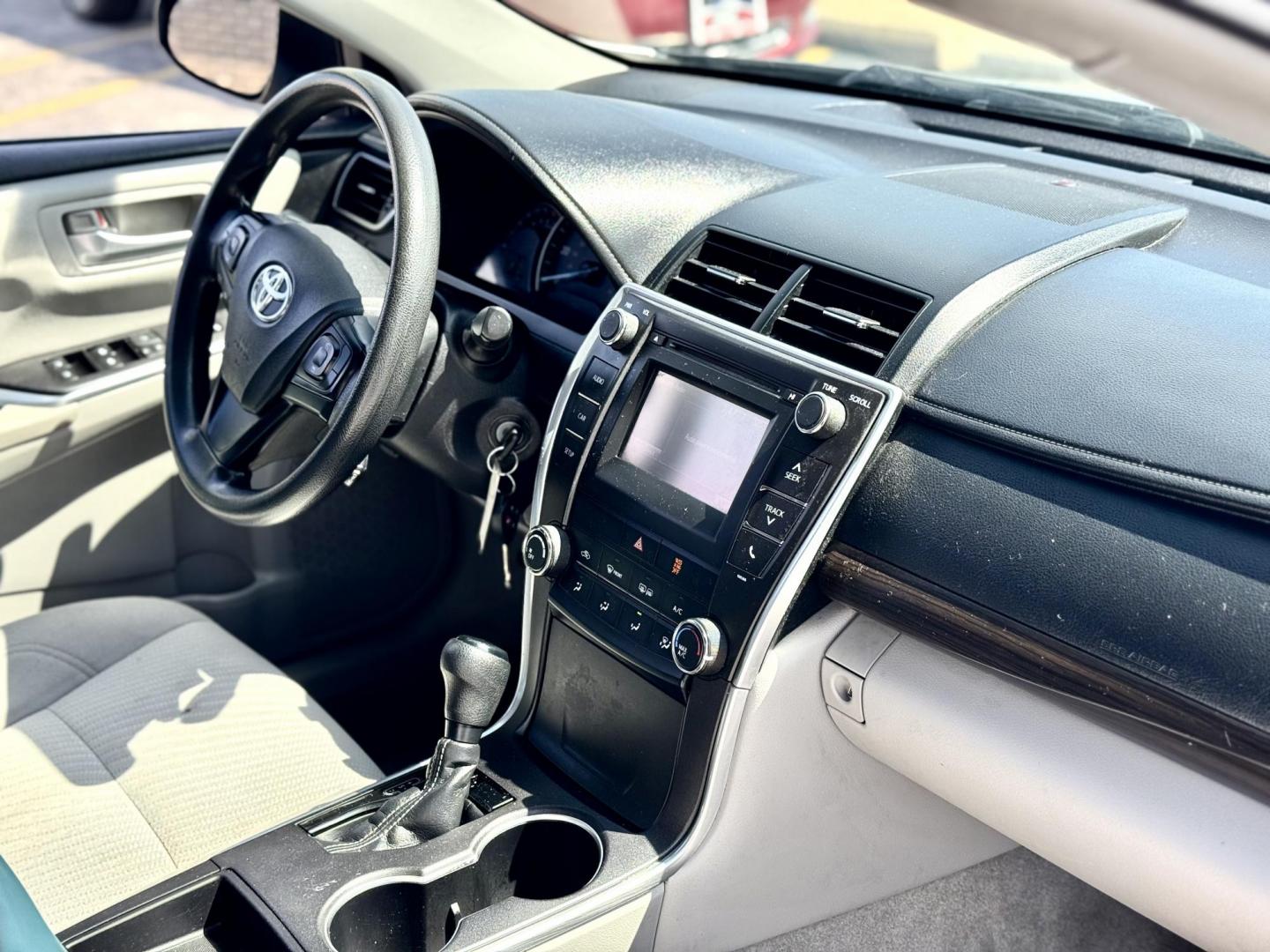 2015 SILVER Toyota Camry SE (4T1BF1FK4FU) with an 2.5L L4 DOHC 16V engine, 6-Speed Automatic transmission, located at 7600 S Western Ave., Chicago, IL, 60620, (773) 918-3980, 0.000000, 0.000000 - Photo#10