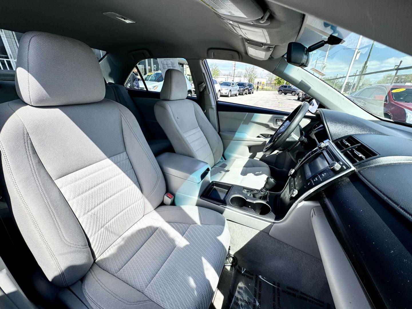 2015 SILVER Toyota Camry SE (4T1BF1FK4FU) with an 2.5L L4 DOHC 16V engine, 6-Speed Automatic transmission, located at 7600 S Western Ave., Chicago, IL, 60620, (773) 918-3980, 0.000000, 0.000000 - Photo#11