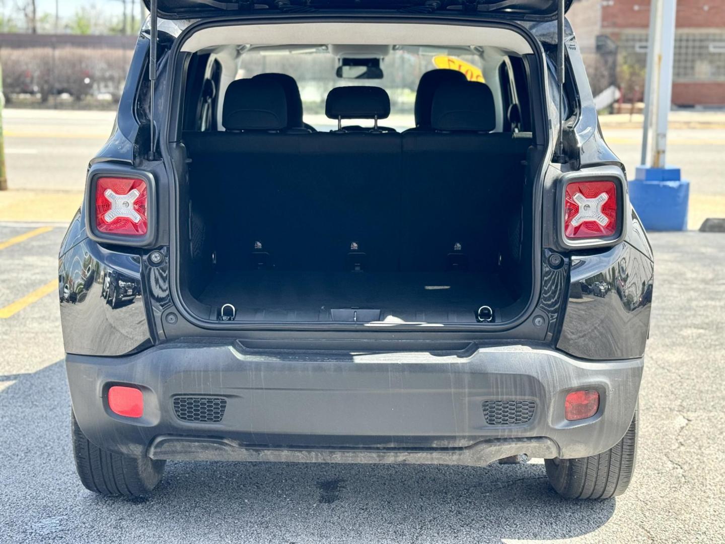 2017 BLACK Jeep Renegade Latitude FWD (ZACCJABB8HP) with an 2.4L L4 DOHC 16V engine, 6M transmission, located at 7600 S Western Ave., Chicago, IL, 60620, (773) 918-3980, 0.000000, 0.000000 - Photo#4