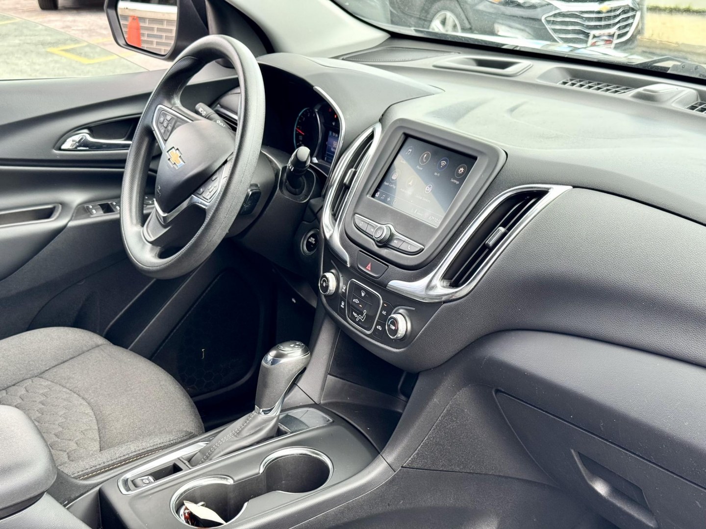 2020 BLACK Chevrolet Equinox LT 2WD (2GNAXJEV2L6) with an 1.5L L4 DIR DOHC 16V TURBO engine, 6A transmission, located at 7600 S Western Ave., Chicago, IL, 60620, (773) 918-3980, 0.000000, 0.000000- Photo#10