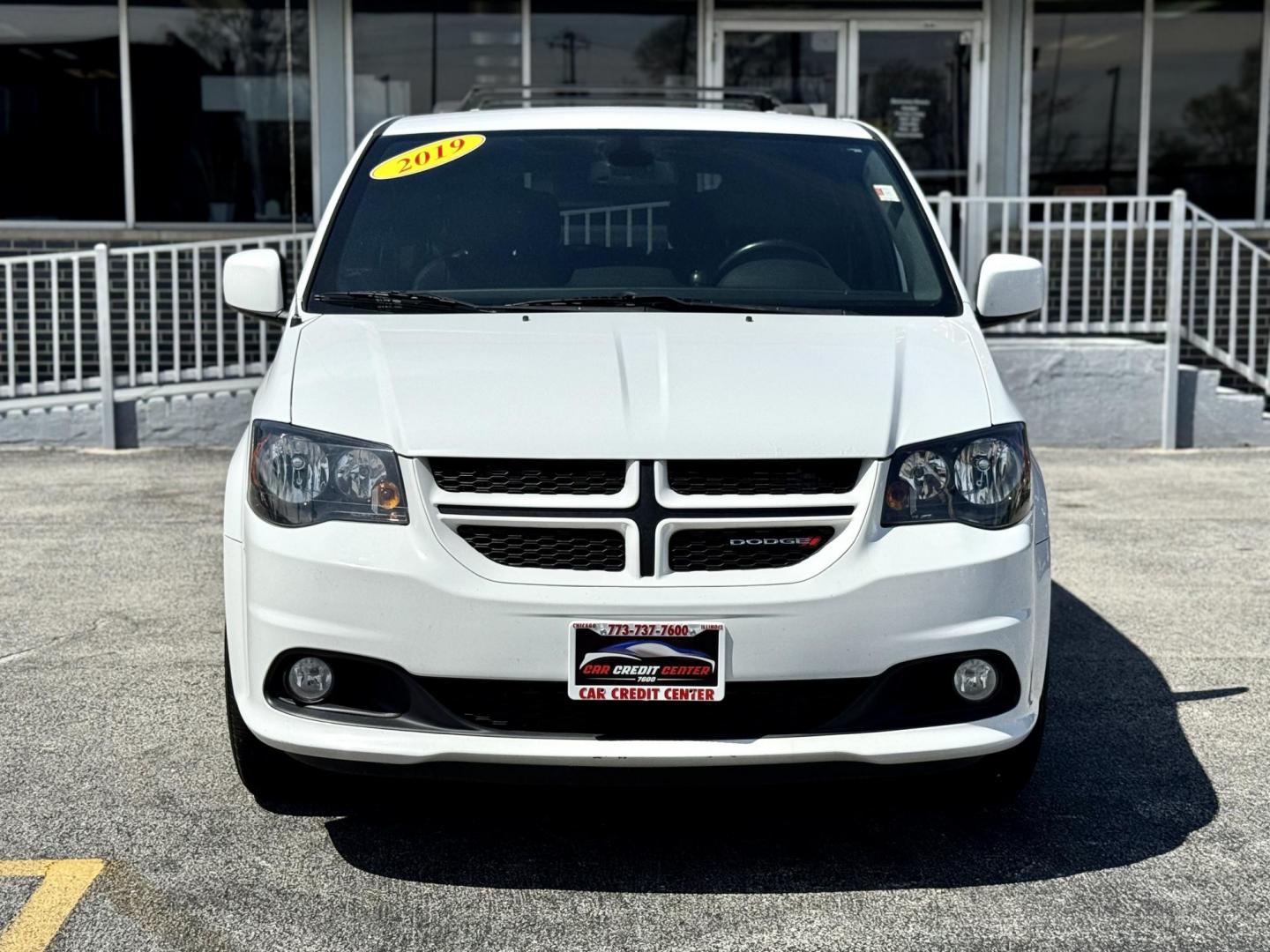 2019 WHITE Dodge Grand Caravan GT (2C4RDGEG9KR) with an 3.6L V6 DOHC 24V engine, 6A transmission, located at 7600 S Western Ave., Chicago, IL, 60620, (773) 918-3980, 0.000000, 0.000000 - Photo#1