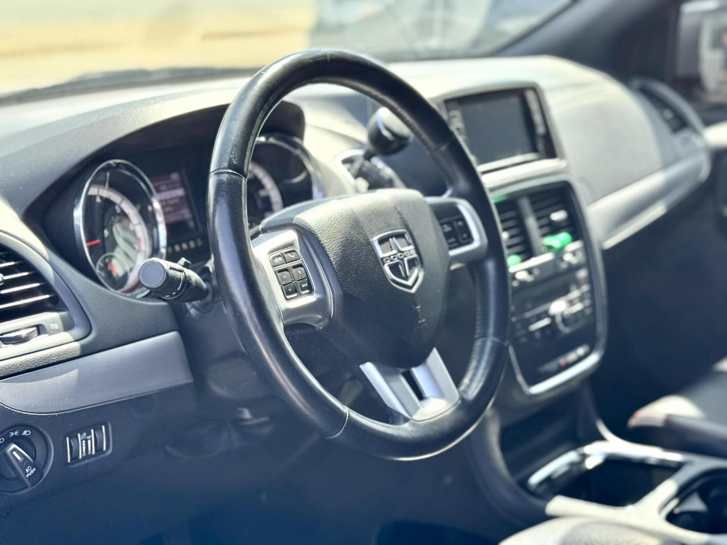 2019 WHITE Dodge Grand Caravan GT (2C4RDGEG9KR) with an 3.6L V6 DOHC 24V engine, 6A transmission, located at 7600 S Western Ave., Chicago, IL, 60620, (773) 918-3980, 0.000000, 0.000000 - Photo#5