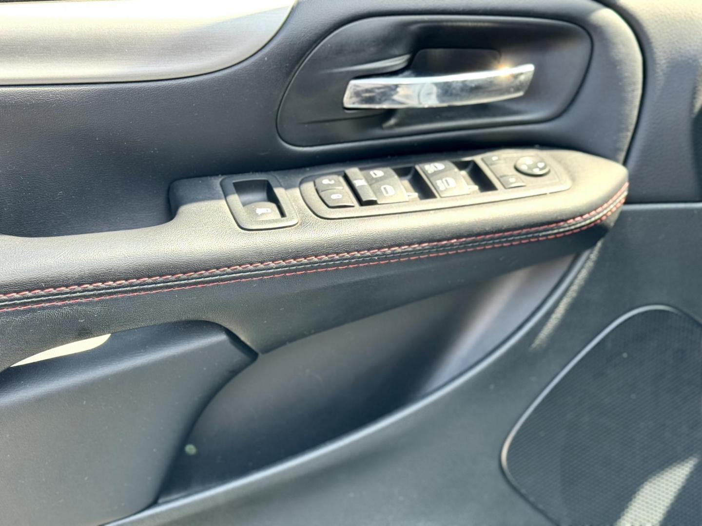 2019 WHITE Dodge Grand Caravan GT (2C4RDGEG9KR) with an 3.6L V6 DOHC 24V engine, 6A transmission, located at 7600 S Western Ave., Chicago, IL, 60620, (773) 918-3980, 0.000000, 0.000000 - Photo#6