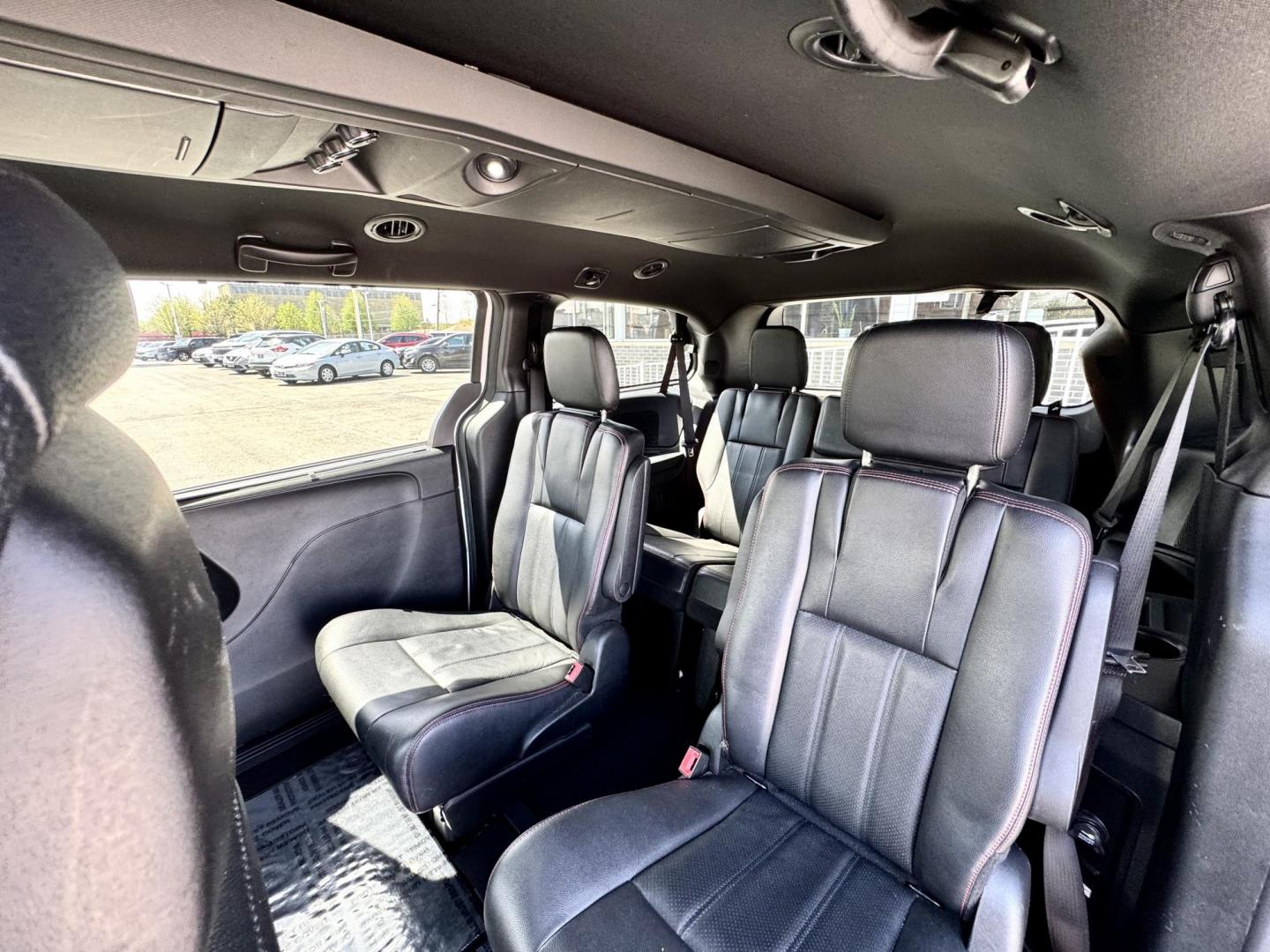 2019 WHITE Dodge Grand Caravan GT (2C4RDGEG9KR) with an 3.6L V6 DOHC 24V engine, 6A transmission, located at 7600 S Western Ave., Chicago, IL, 60620, (773) 918-3980, 0.000000, 0.000000 - Photo#9