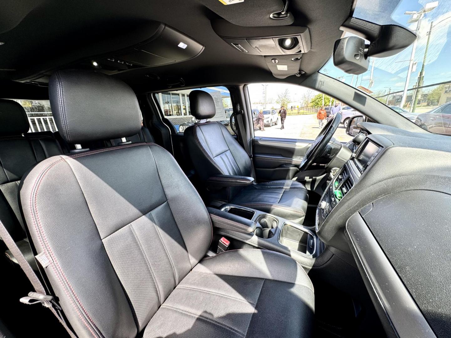 2019 WHITE Dodge Grand Caravan GT (2C4RDGEG9KR) with an 3.6L V6 DOHC 24V engine, 6A transmission, located at 7600 S Western Ave., Chicago, IL, 60620, (773) 918-3980, 0.000000, 0.000000 - Photo#12