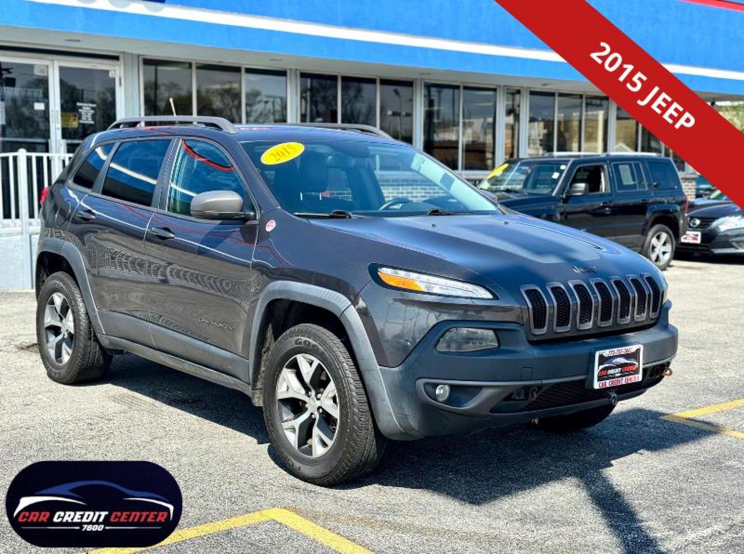 2015 GRAY Jeep Cherokee Trailhawk 4WD (1C4PJMBS2FW) with an 3.2L V6 DOHC 24V engine, 9-Speed Automatic transmission, located at 7600 S Western Ave., Chicago, IL, 60620, (773) 918-3980, 0.000000, 0.000000 - Photo#0