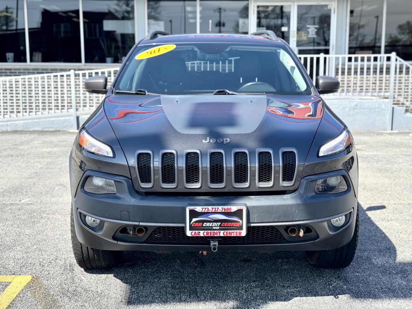 2015 GRAY Jeep Cherokee Trailhawk 4WD (1C4PJMBS2FW) with an 3.2L V6 DOHC 24V engine, 9-Speed Automatic transmission, located at 7600 S Western Ave., Chicago, IL, 60620, (773) 918-3980, 0.000000, 0.000000 - Photo#1