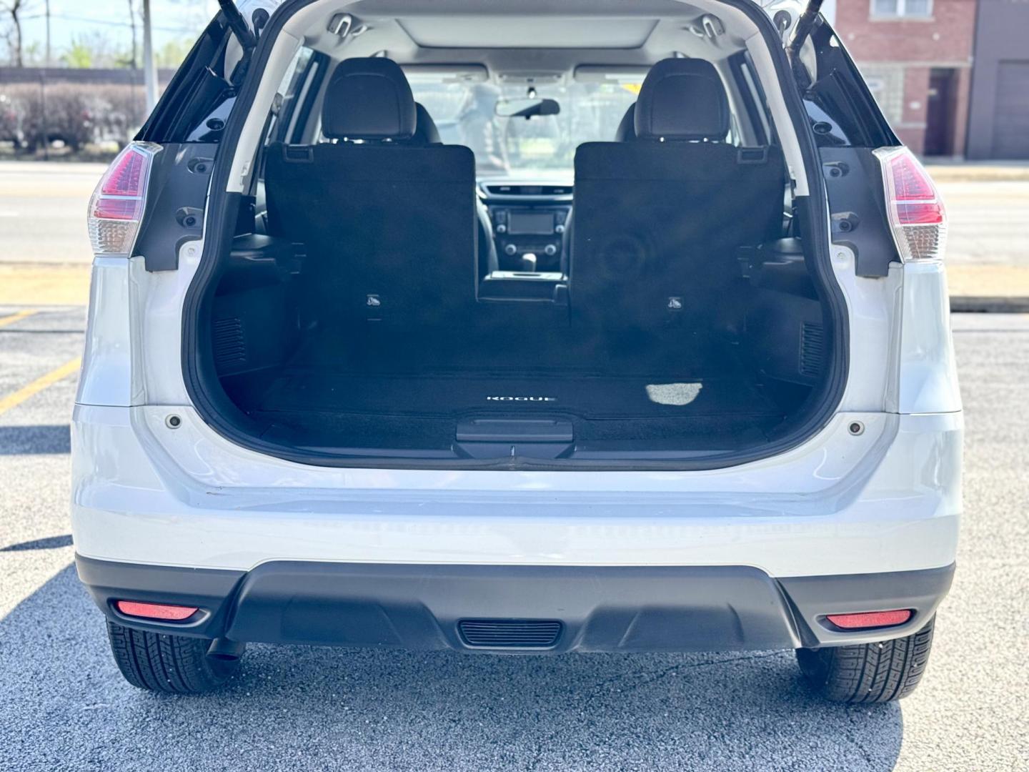 2016 WHITE Nissan Rogue S AWD (5N1AT2MV3GC) with an 2.5L L4 DOHC 16V engine, CVT transmission, located at 7600 S Western Ave., Chicago, IL, 60620, (773) 918-3980, 0.000000, 0.000000 - Photo#4