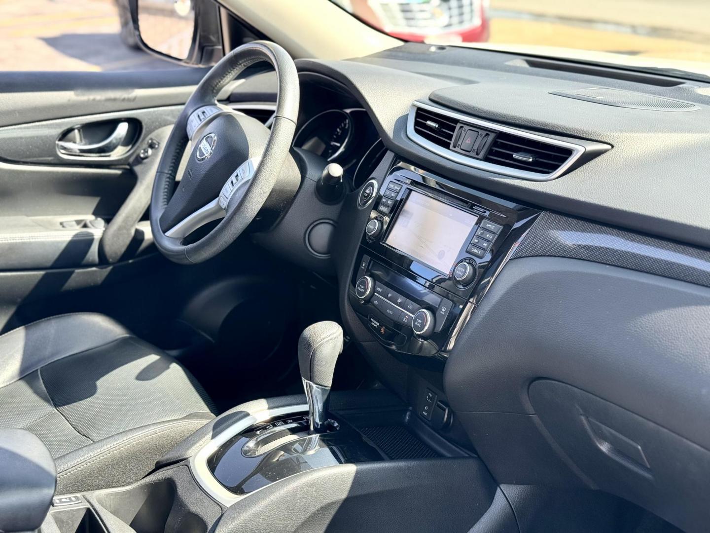 2016 WHITE Nissan Rogue S AWD (5N1AT2MV3GC) with an 2.5L L4 DOHC 16V engine, CVT transmission, located at 7600 S Western Ave., Chicago, IL, 60620, (773) 918-3980, 0.000000, 0.000000 - Photo#10