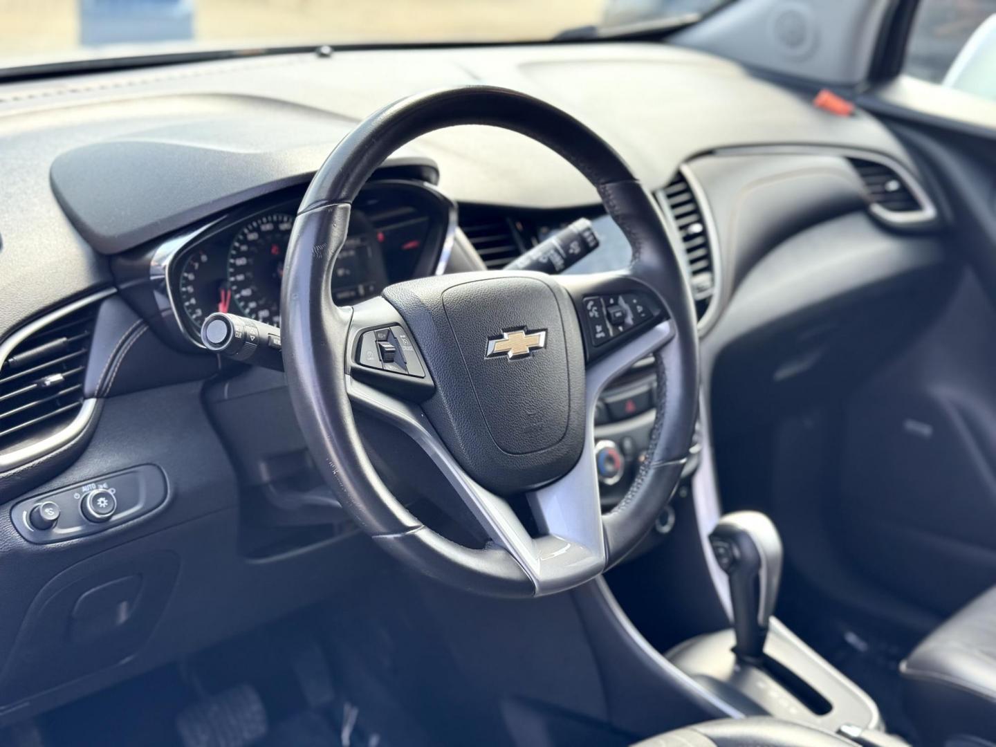 2018 SILVER Chevrolet Trax LT AWD (3GNCJPSB3JL) with an 1.4L L4 DOHC 16V engine, 6A transmission, located at 7600 S Western Ave., Chicago, IL, 60620, (773) 918-3980, 0.000000, 0.000000 - Photo#5