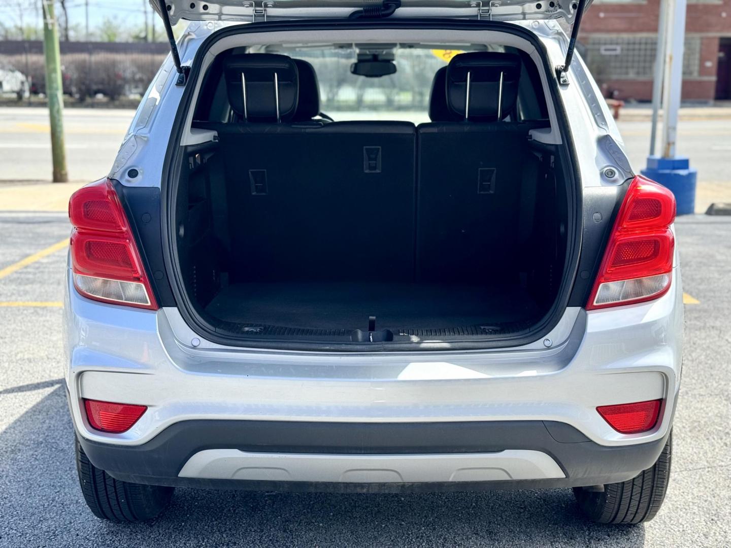 2018 SILVER Chevrolet Trax LT AWD (3GNCJPSB3JL) with an 1.4L L4 DOHC 16V engine, 6A transmission, located at 7600 S Western Ave., Chicago, IL, 60620, (773) 918-3980, 0.000000, 0.000000 - Photo#4
